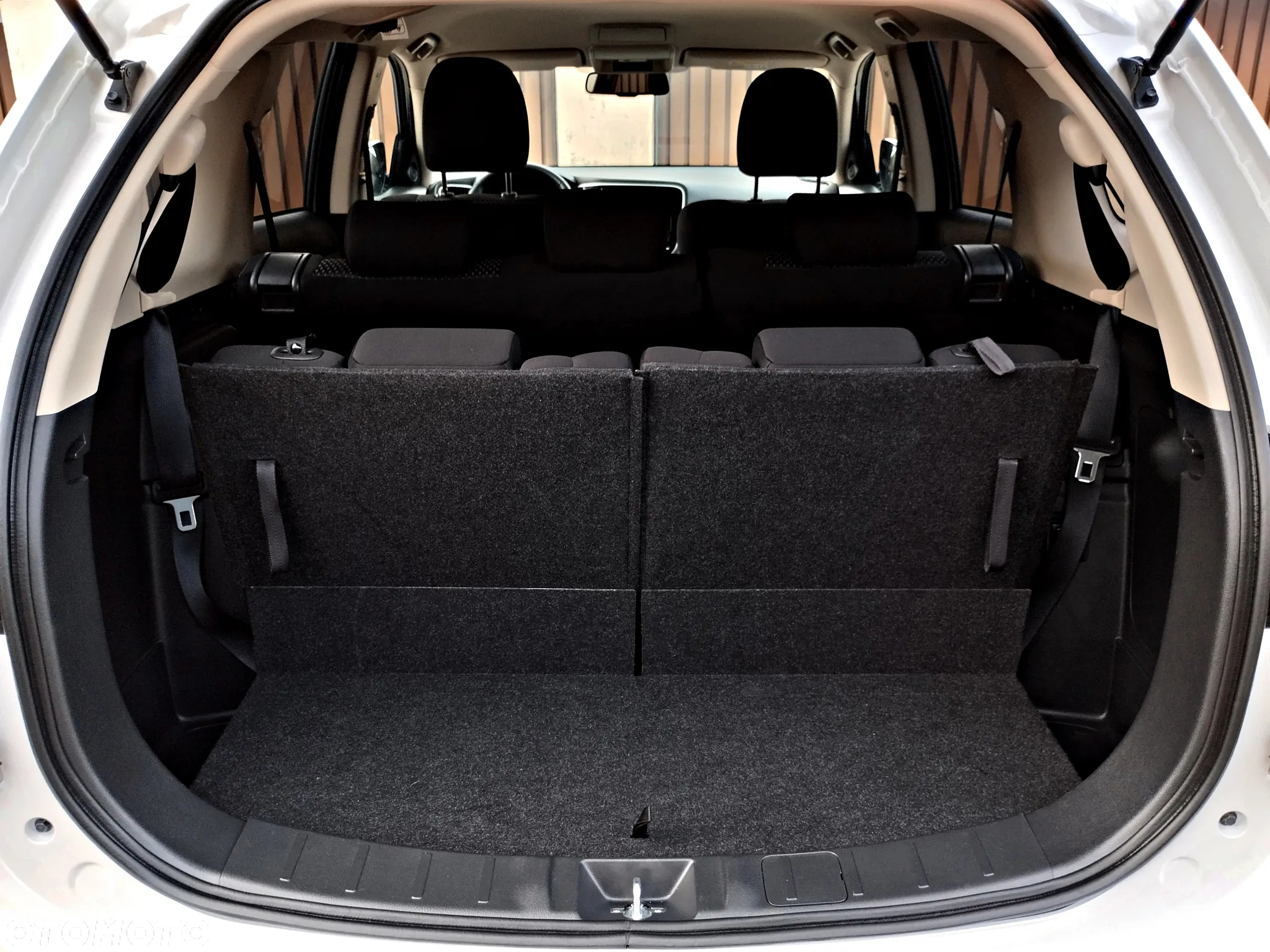 Mitsubishi Outlander 2.0 Intense + Navi 4WD CVT - 23