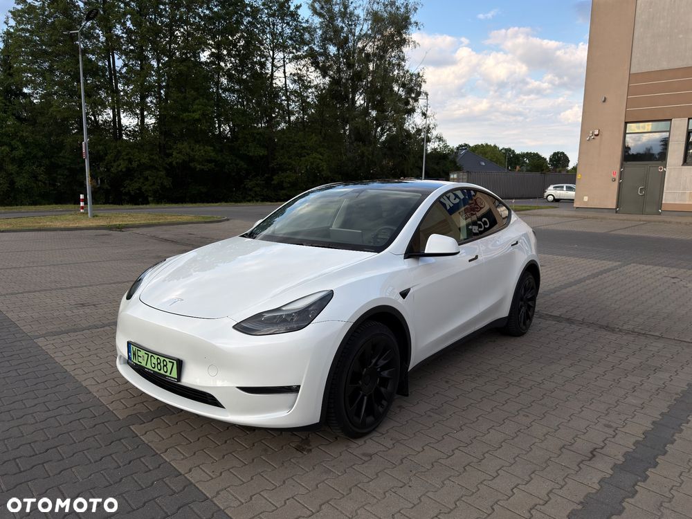Tesla Model Y Long Range AWD - 1