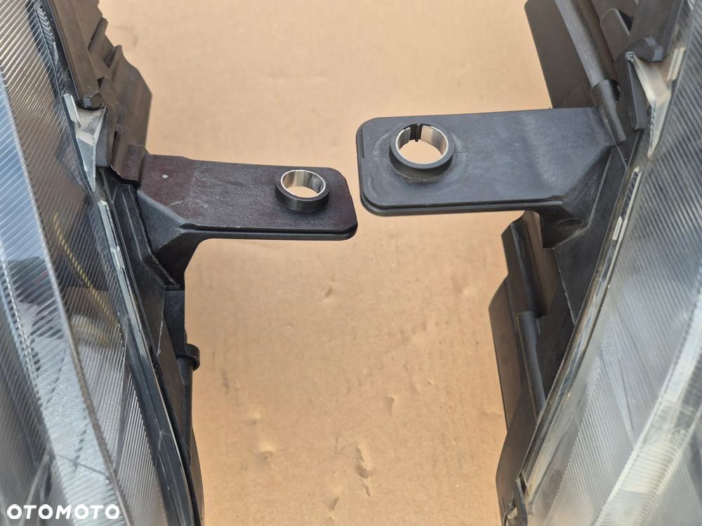 Alfa Romeo Giulietta .Komplet reflektorów.H7.Oryginały.Grafitowe. - 4