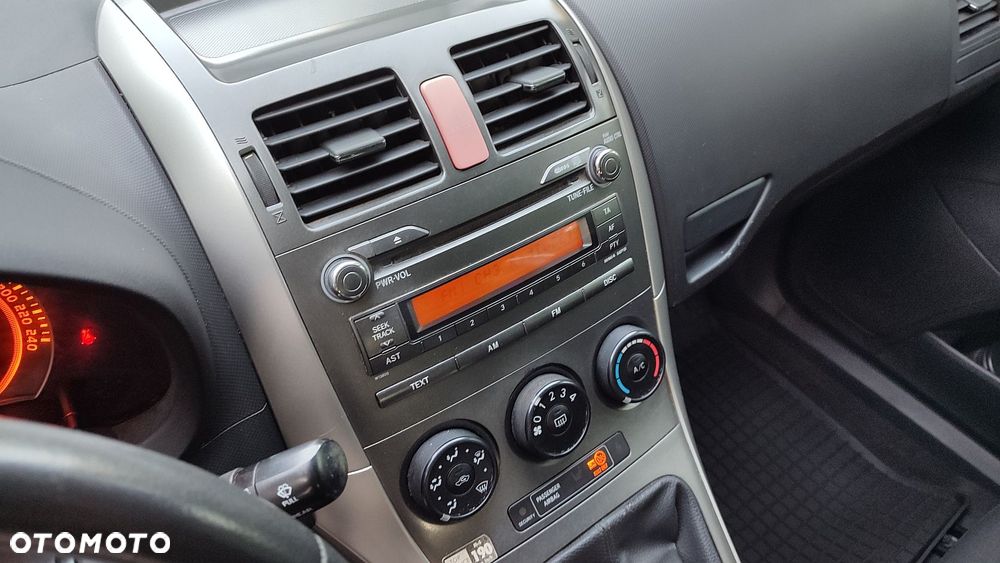 Toyota Auris 1.4 VVT-i Sol - 24