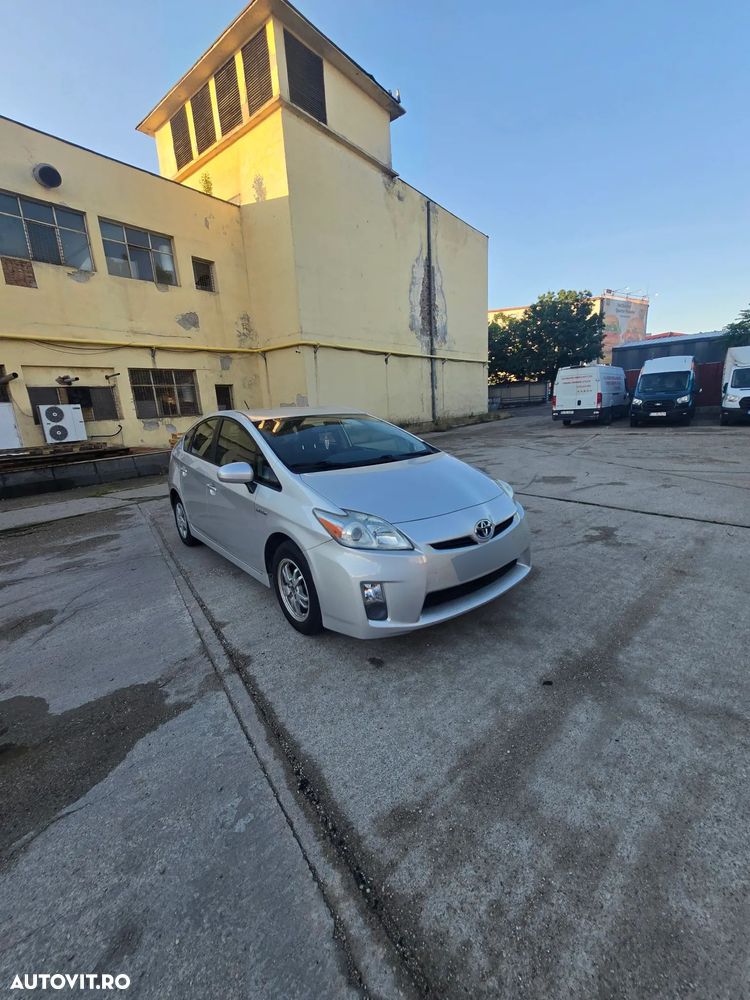 Toyota Prius (Hybrid) Luna - 3