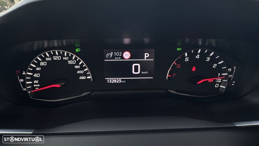 Peugeot 2008 1.5 BlueHDi Allure EAT8 - 18