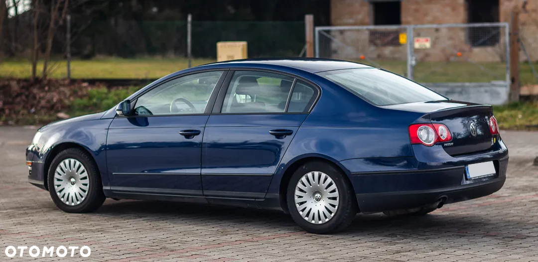 Volkswagen Passat 1.6 Comfortline - 11
