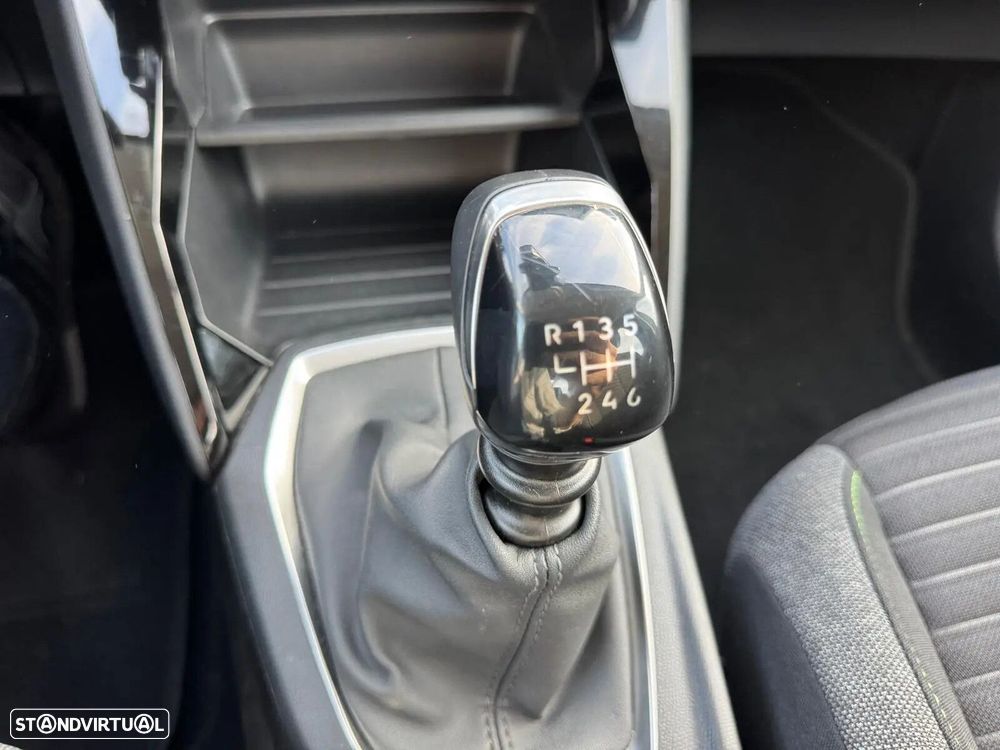 Peugeot 208 - 25