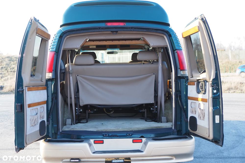 Chevrolet Express - 25
