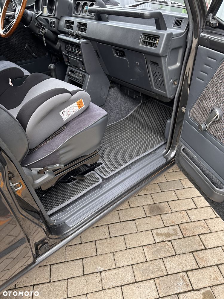 Mitsubishi Pajero - 10