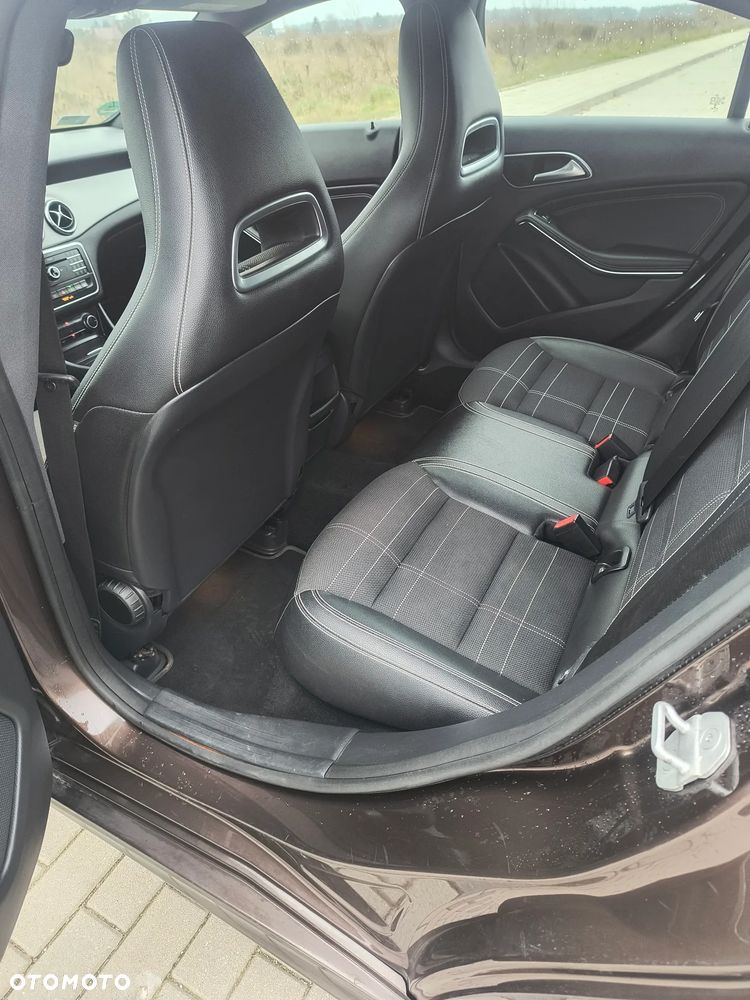 Mercedes-Benz CLA 180 7G-DCT - 9