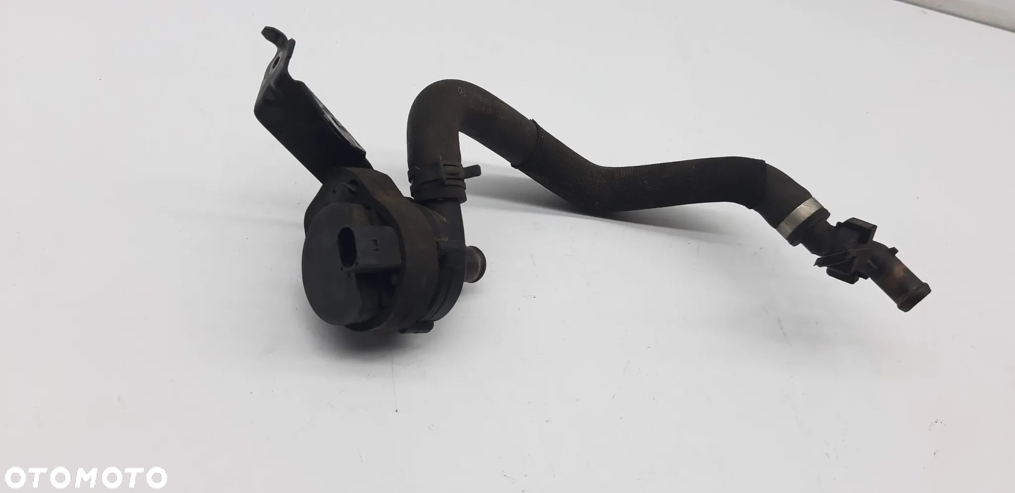 Pompa wody A2058302102 A2118350028 Mercedes W205 2.2 diesel 2014r sedan - 2