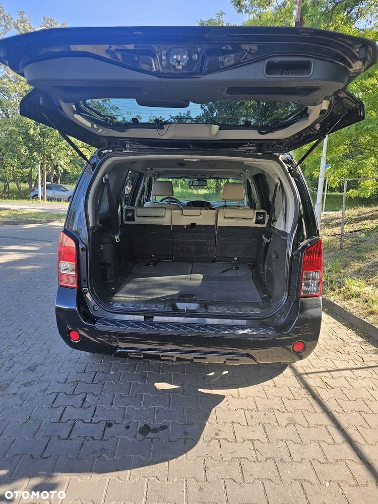 Nissan Pathfinder 2.5 D LE EU5 - 7