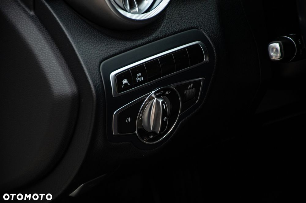 Mercedes-Benz Klasa C 200 7G-TRONIC AMG Line - 24