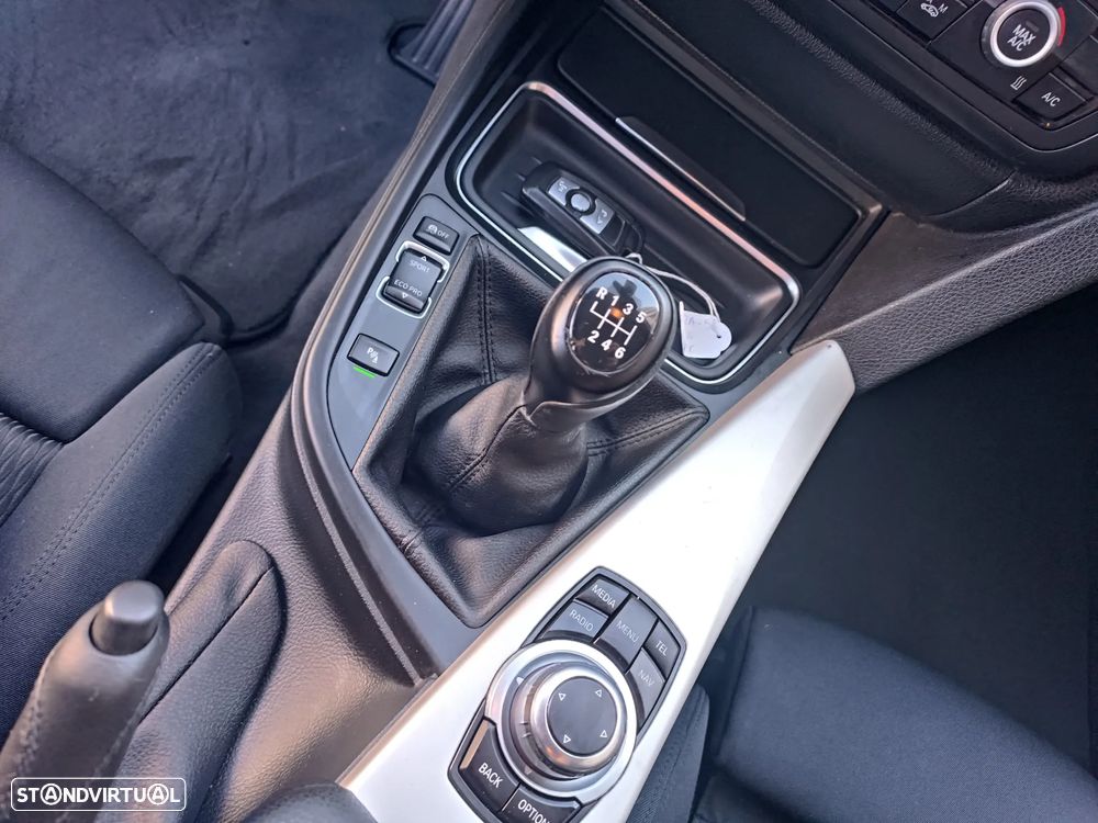 BMW 318 d Sport Line - 21