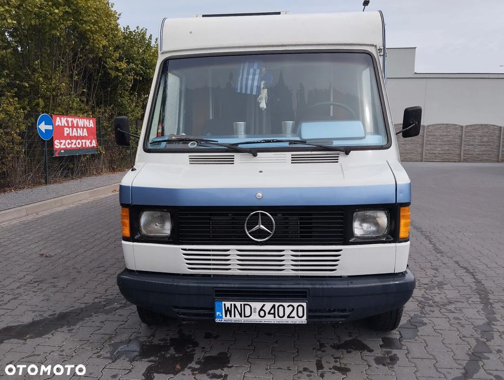 Mercedes-Benz 207D - 2