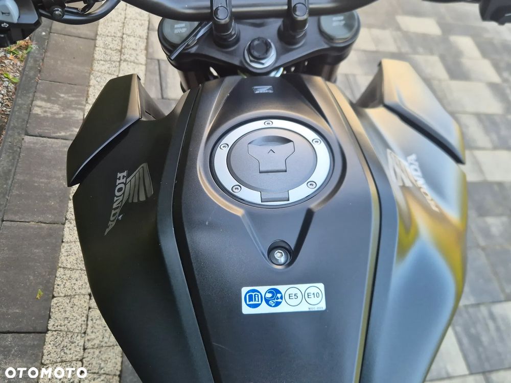 Honda CB - 12