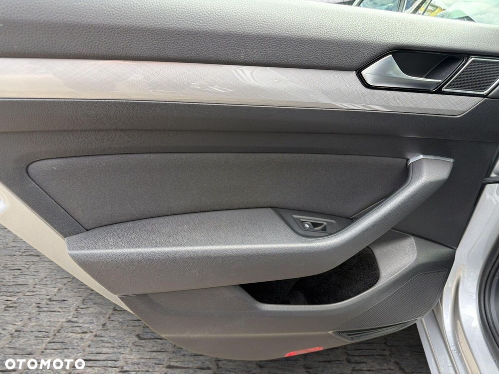 Volkswagen Passat - 30