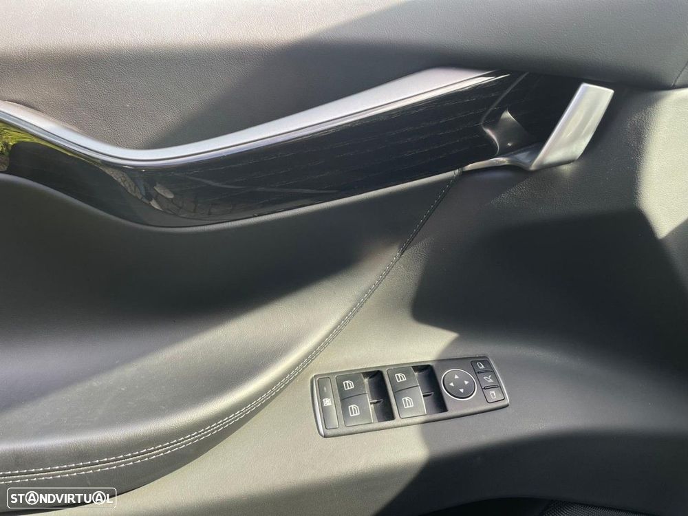 Tesla Model X - 16