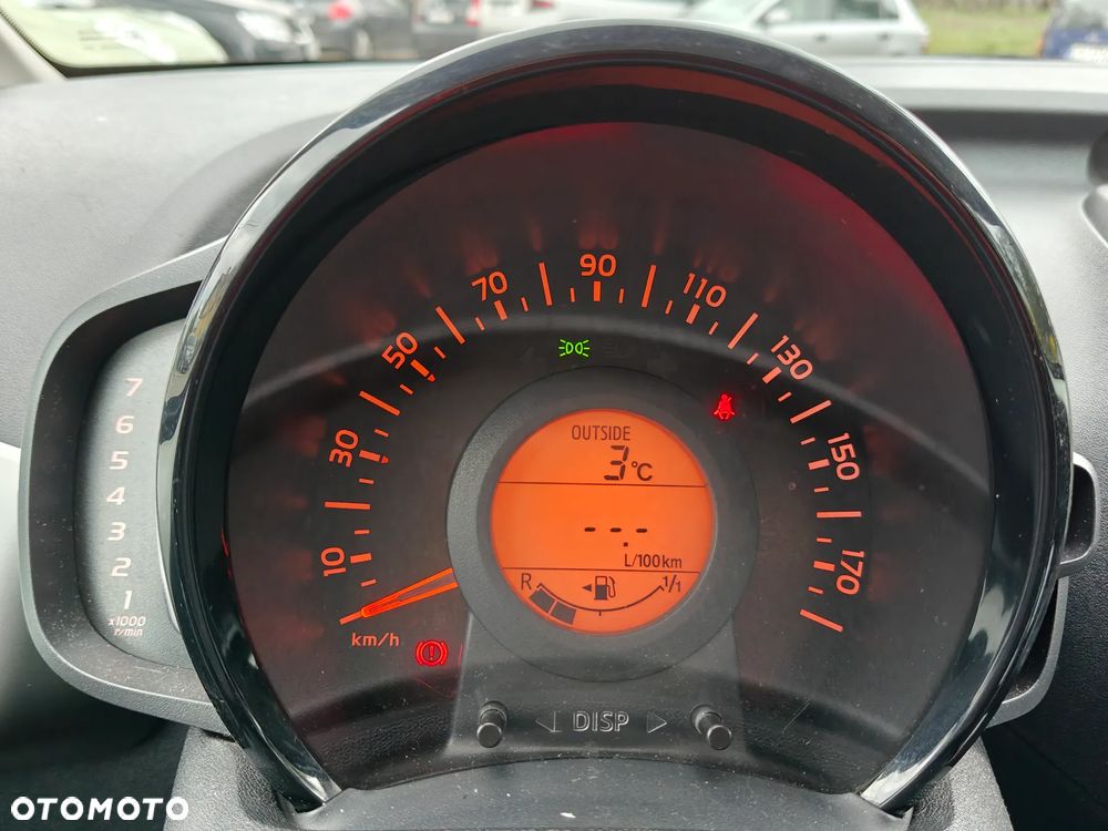 Toyota Aygo x-play touch - 10