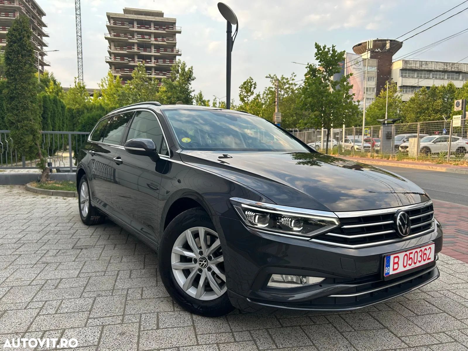 Volkswagen Passat Variant 2.0 TDI SCR DSG Business - 1
