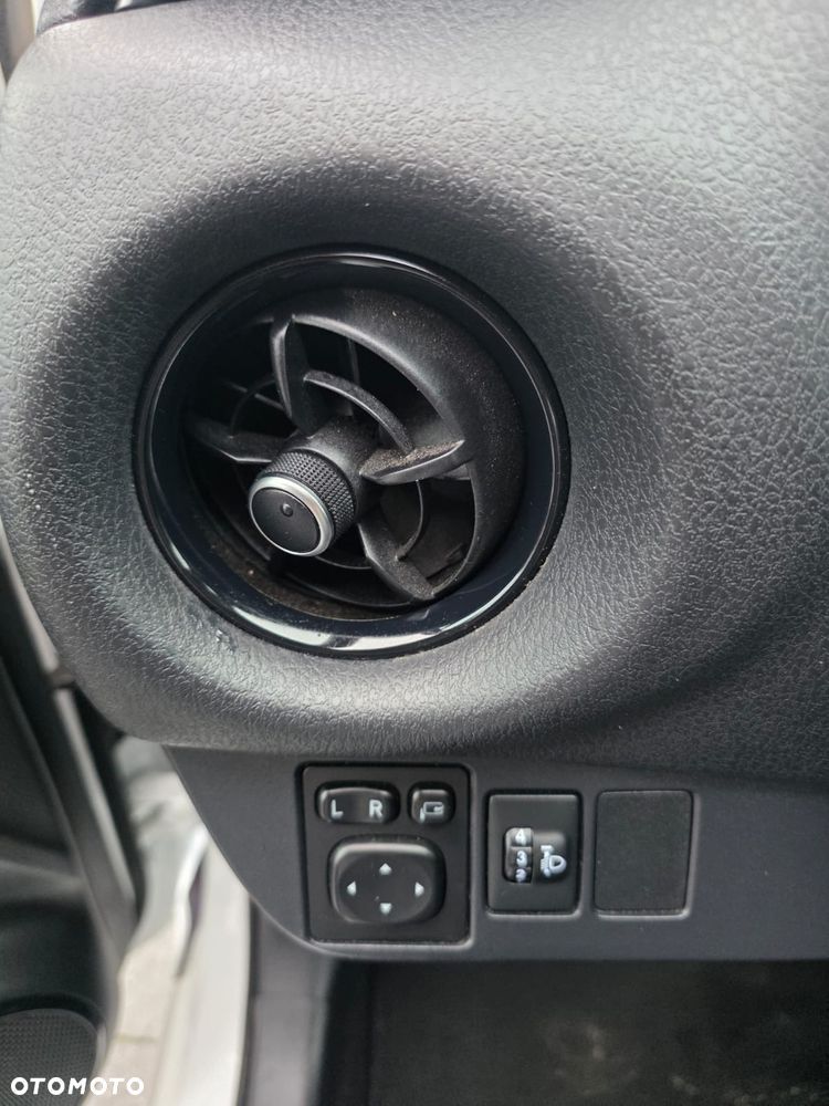 Toyota Yaris - 23