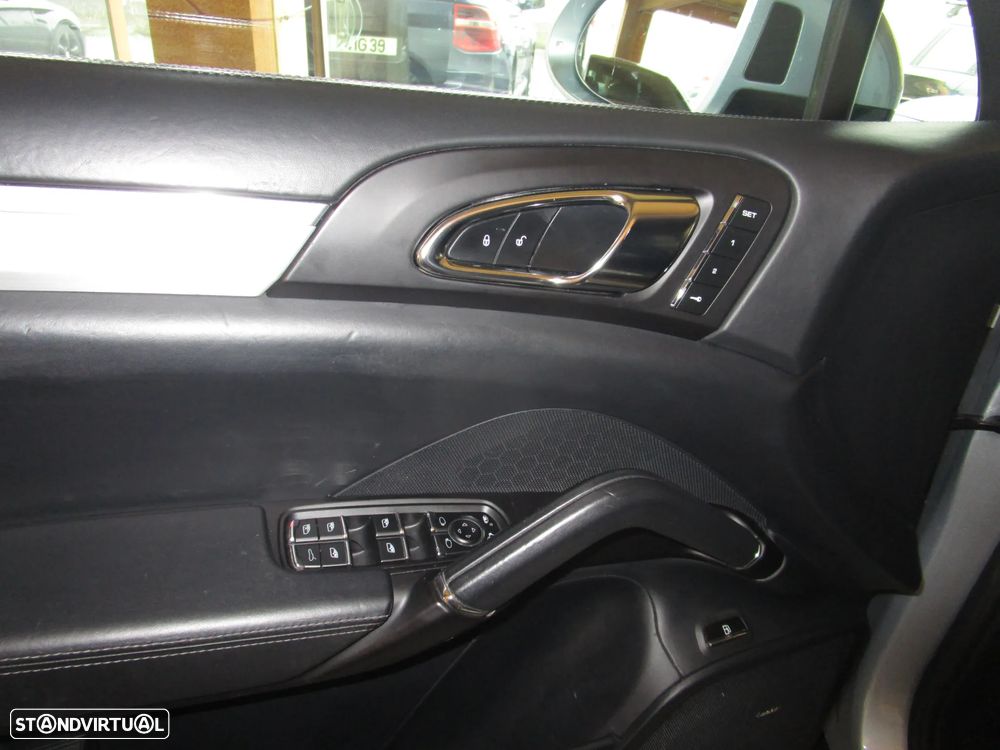 Porsche Cayenne S Tiptronic S - 23