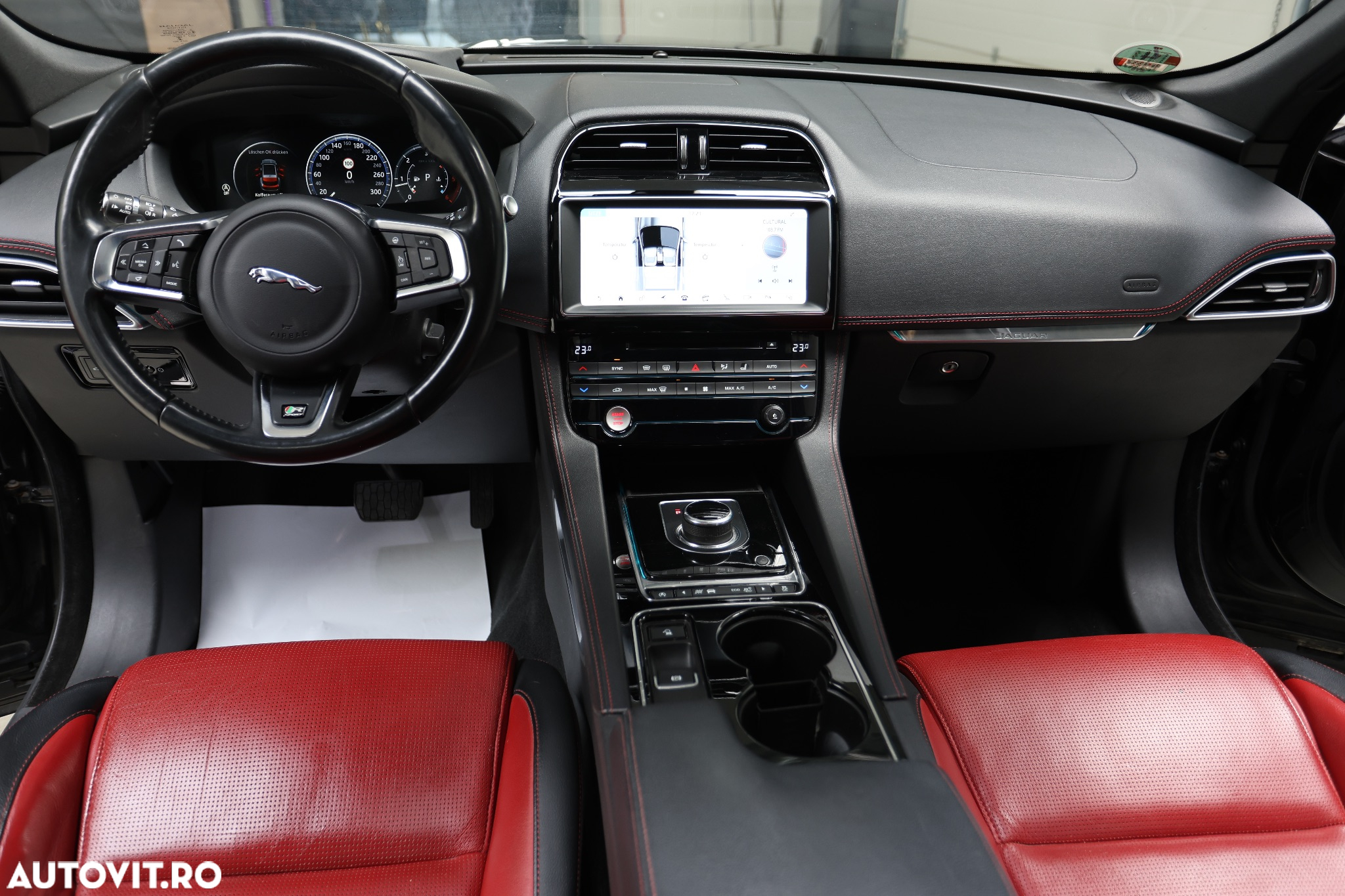 Jaguar F-Pace D165 AWD R-Dynamic S - 11