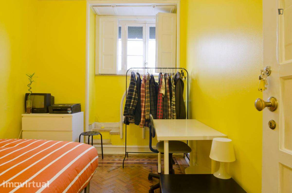 Quarto - localizado em Intendente Lisbon - Grande imagem: 5/15