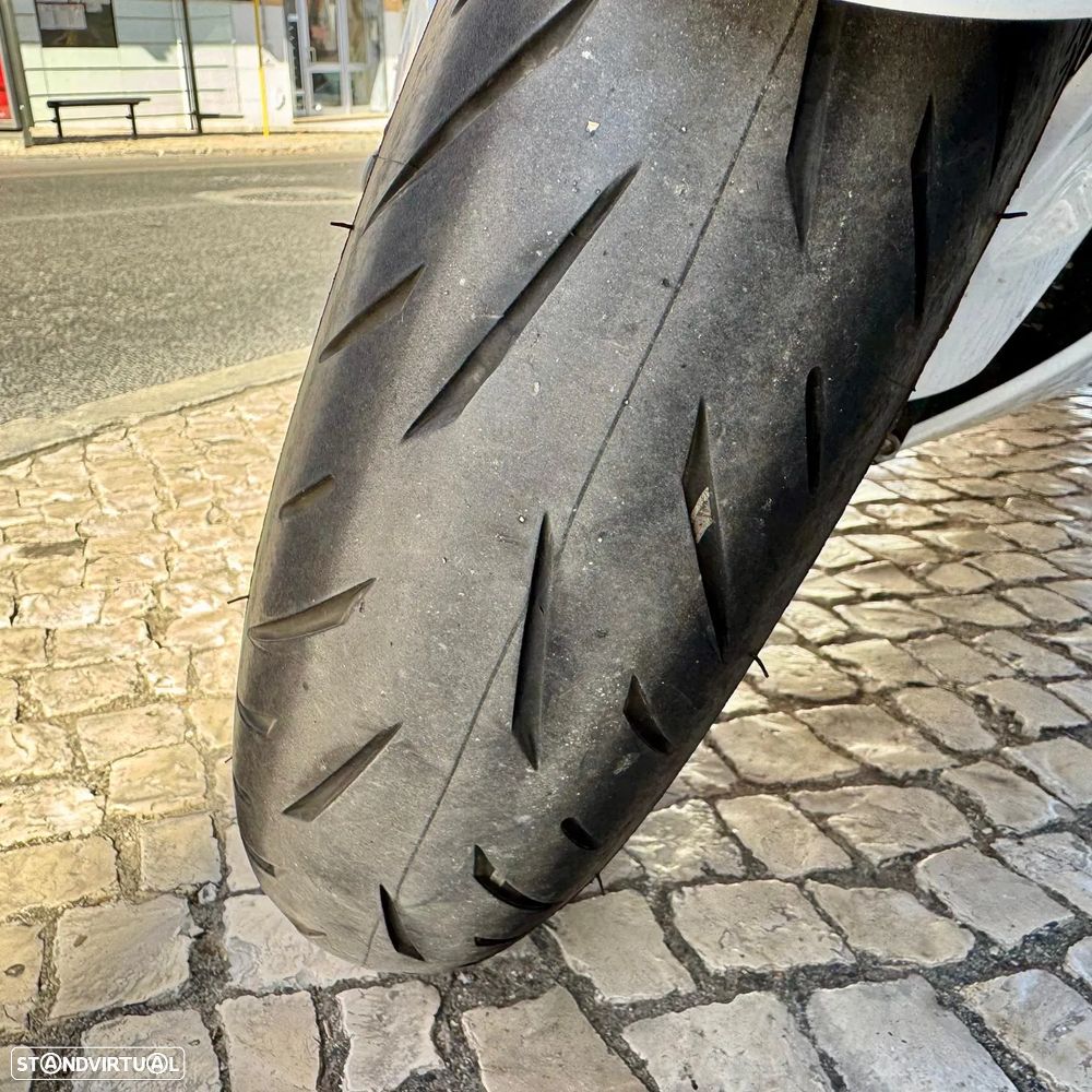 Suzuki Hayabusa GSX 1300 R - 12