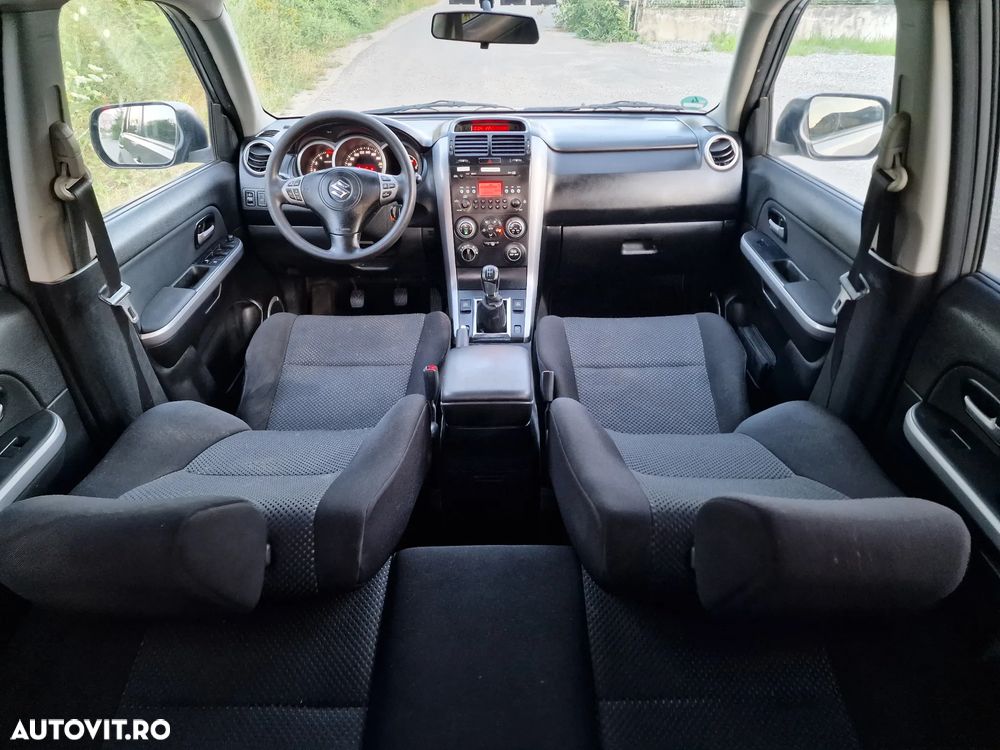 Suzuki Grand Vitara 1.9 DDiS Comfort DPF Family - 17