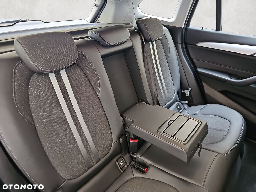 BMW X1 sDrive18i - 26