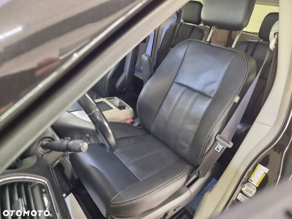 Chrysler Town & Country 3.6 Limited - 18