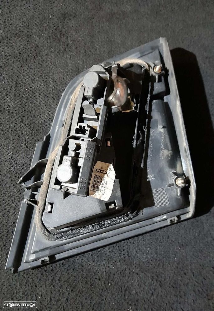 Farolim Stop Esquerdo Mala Nissan Primera (P11) - 3