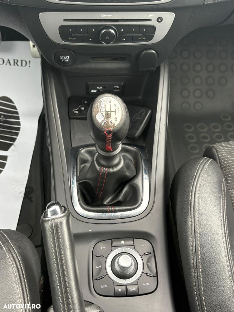 Renault Megane dCi 110 FAP Paris - 8