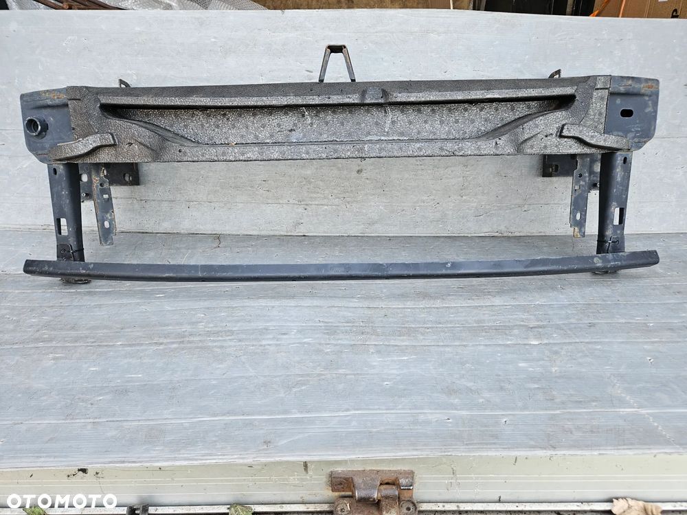 Octavia IV belka przód