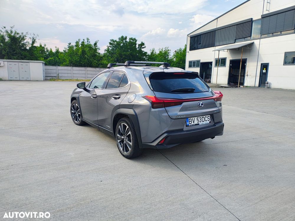 Lexus UX - 3