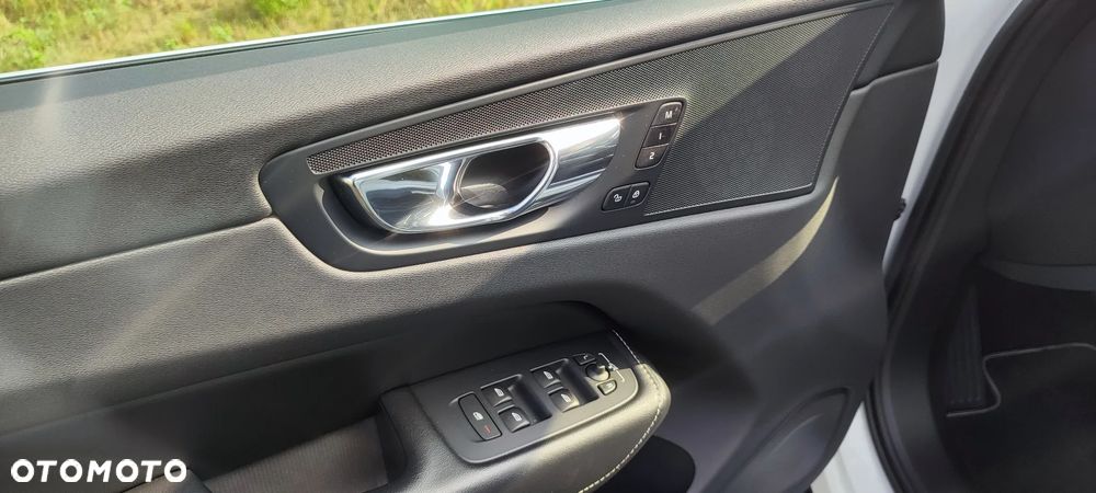 Volvo XC 60 D4 AWD R-Design - 11