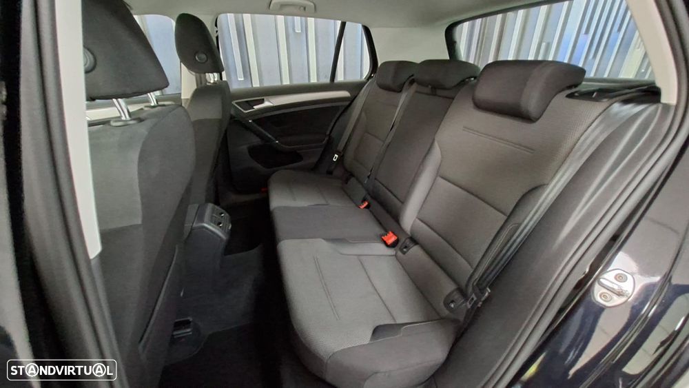 VW Golf 1.6 TDi Highline - 23