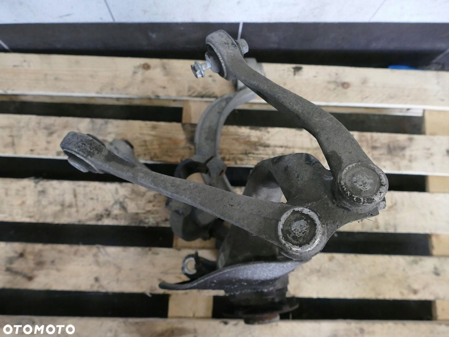AUDI A5 8T LIFT 2.0 TDI PIASTA WAHACZ WAHACZE LEWY PRZÓD - 2