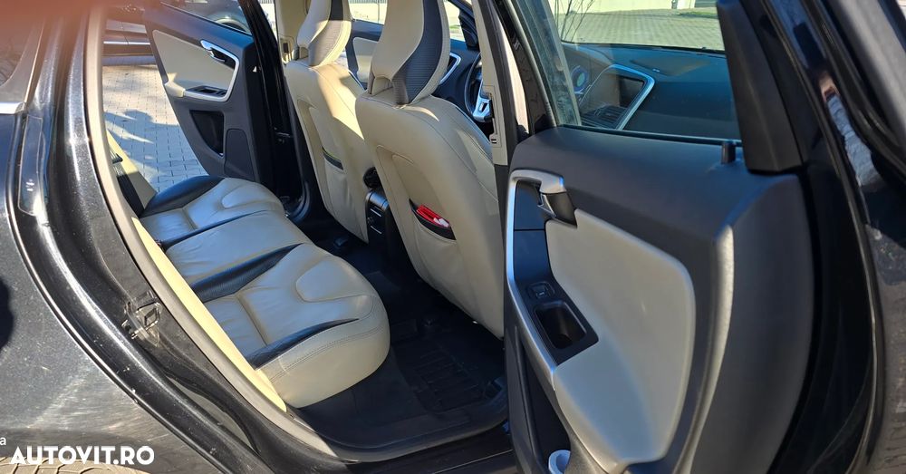 Volvo XC 60 D5 AWD Aut. RDesign - 8