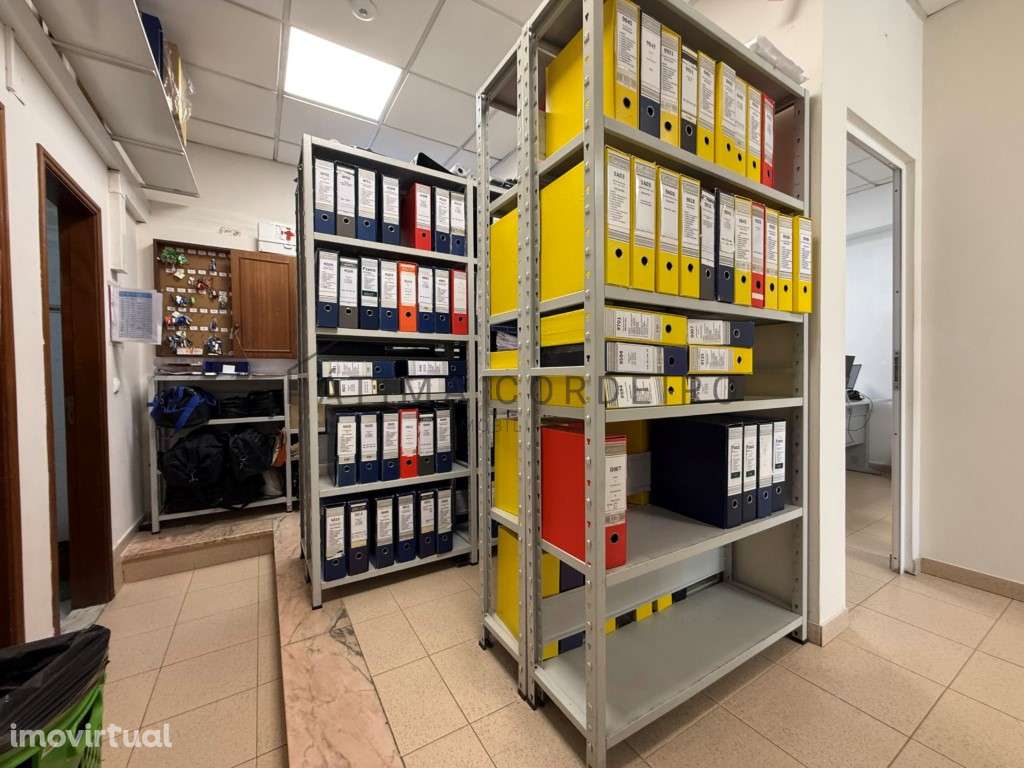 Espaço comercial para venda , localizada em Santa Marta do Pinhal, ... - Grande imagem: 4/21