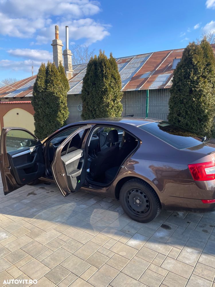 Skoda Octavia 1.6 TDI STYLE DSG - 8