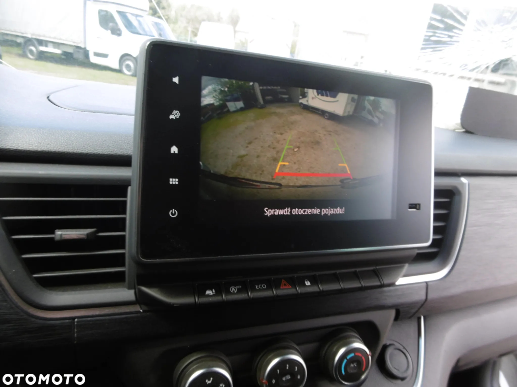 Renault Trafic SpaceClass 2.0 dCi Escapade - 11