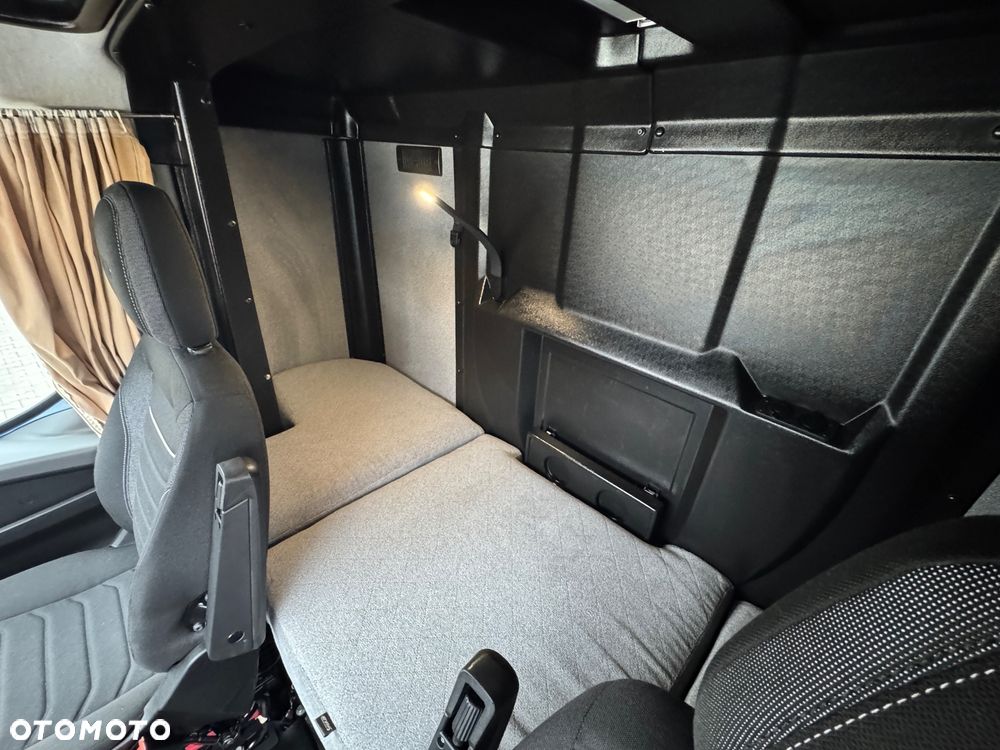 Iveco Daily 2023r Hi-Matic‼️70C21H‼️Winda Bar 1000KG // Plandeka 15 Palet Firanka‼️Spanie z tyłu Spojtrak XL Poduszki Pneumatyczne Wysokość rampowa Full LED Tempomat Salon Polska DMC7200KG Faktura Vat 23% TwinCab - 21