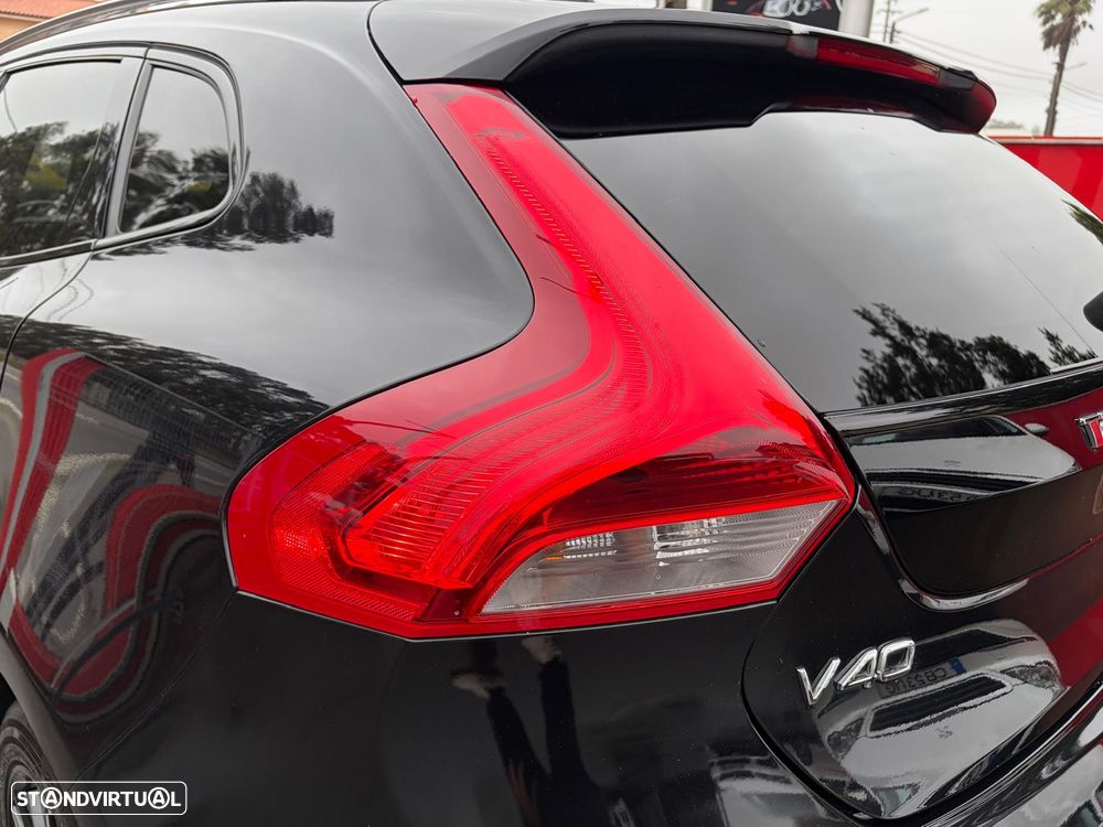 Volvo V40 Cross Country D2 Momentum - 16