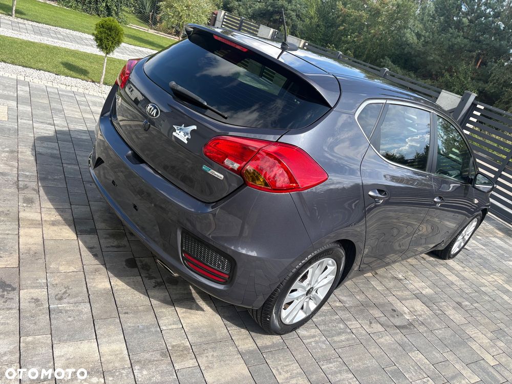 Kia Ceed 1.6 CRDi 136 ISG Dream Team Edition - 35
