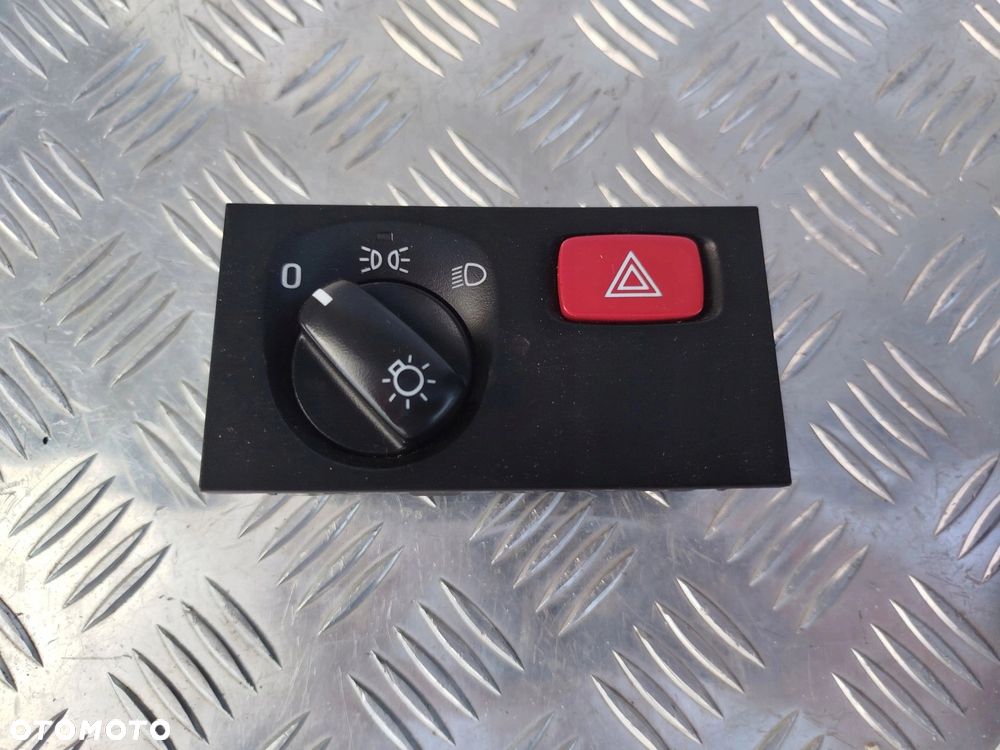 WŁĄCZNIK PRZEŁĄCZNIK PANEL ŚWIATEŁ SCANIA R - 1