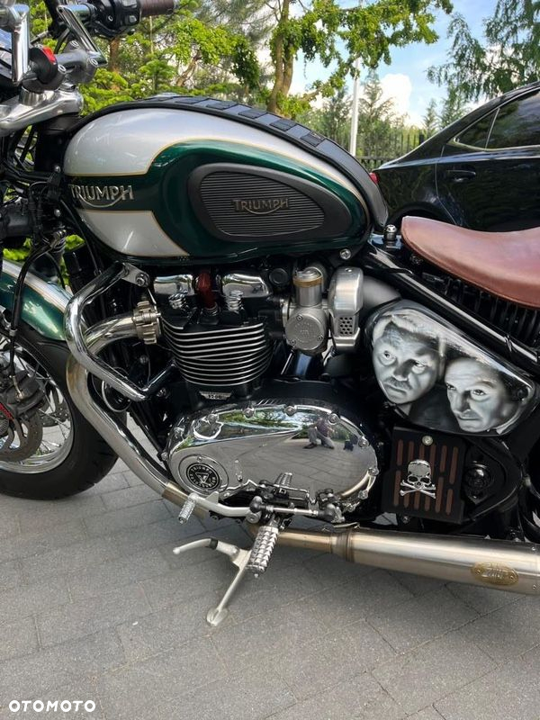 Triumph Bonneville Bobber - 8