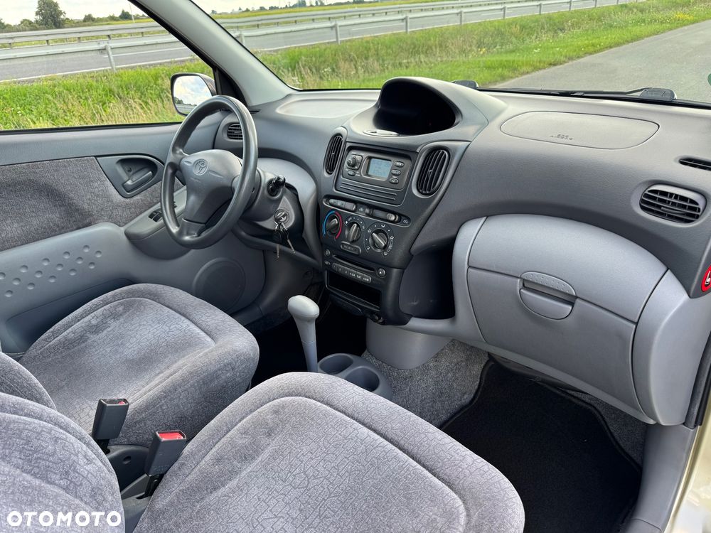 Toyota Yaris Verso 1.3 Sol - 28