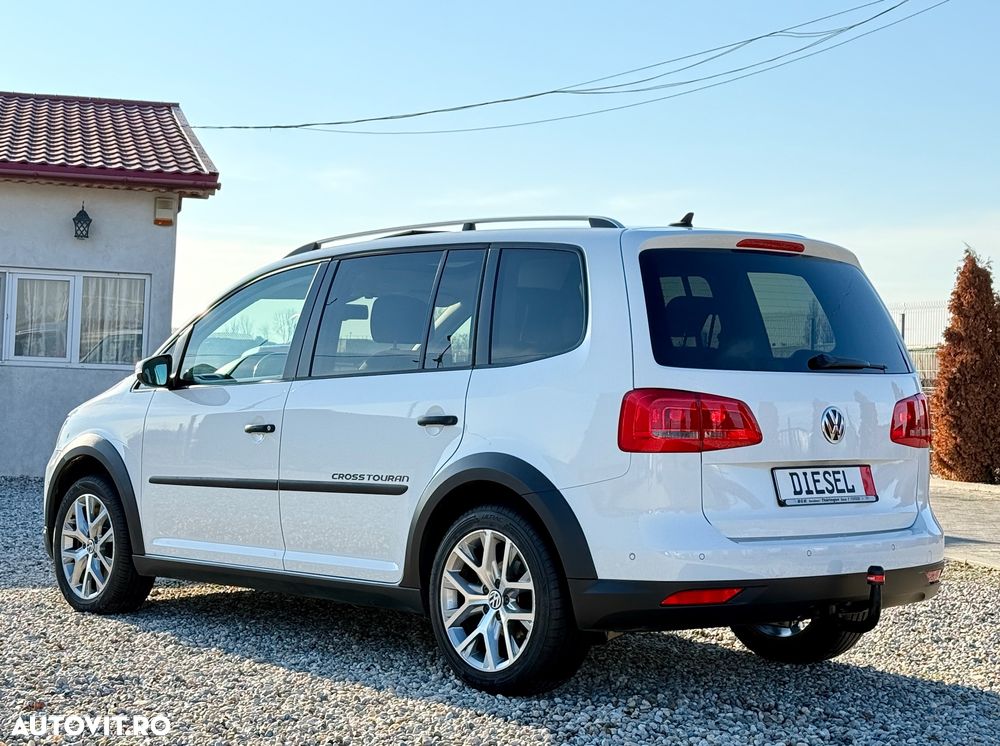 Volkswagen Touran 2.0 TDI DPF DSG Cross - 5