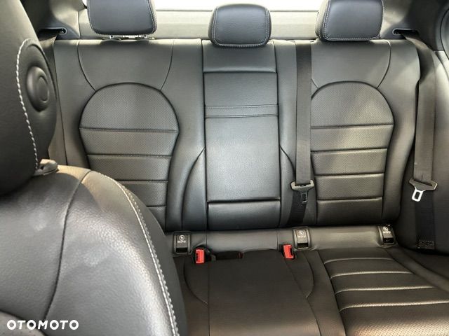 Mercedes-Benz Klasa C 300 4Matic 9G-TRONIC AMG Line - 19