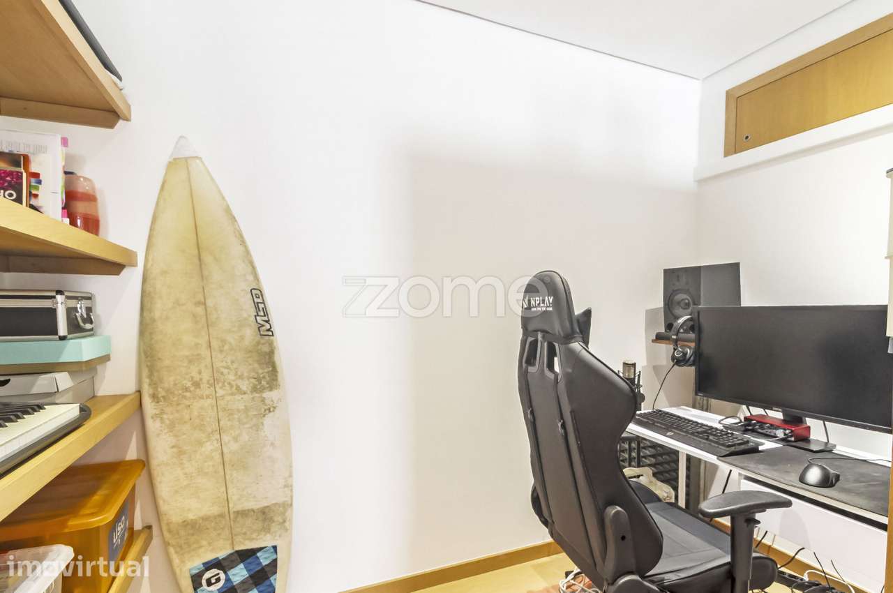 Apartamento T2+1 Renovado, Varanda e Garagem - Rua da Venezuela, Porto - Grande imagem: 5/47