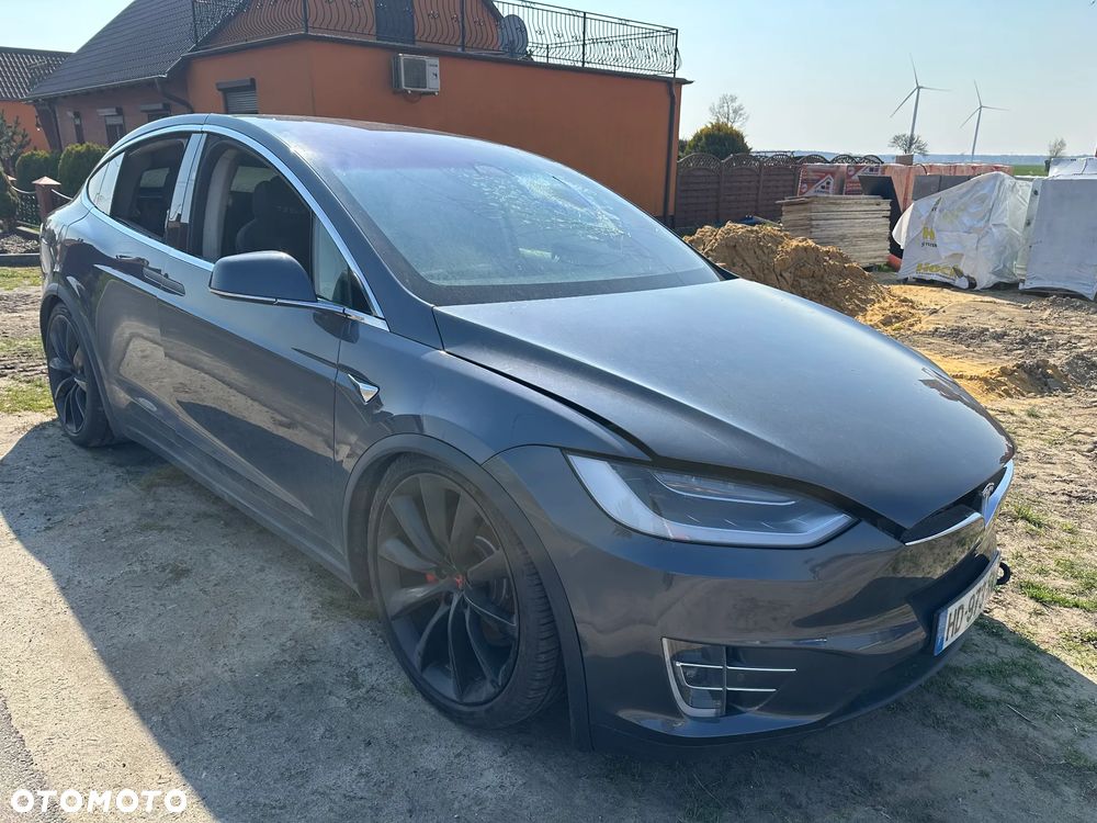 Tesla Model X - 1